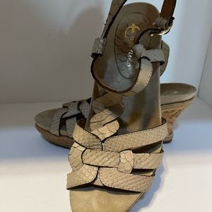 Women’s Earthies Sandals sized 8.5